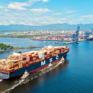 Largest container ship to dock in Paranaguá arrives at TCP
