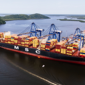 Port of Paranaguá receives new 366-meter mega-ship, which has a single call in Paraná